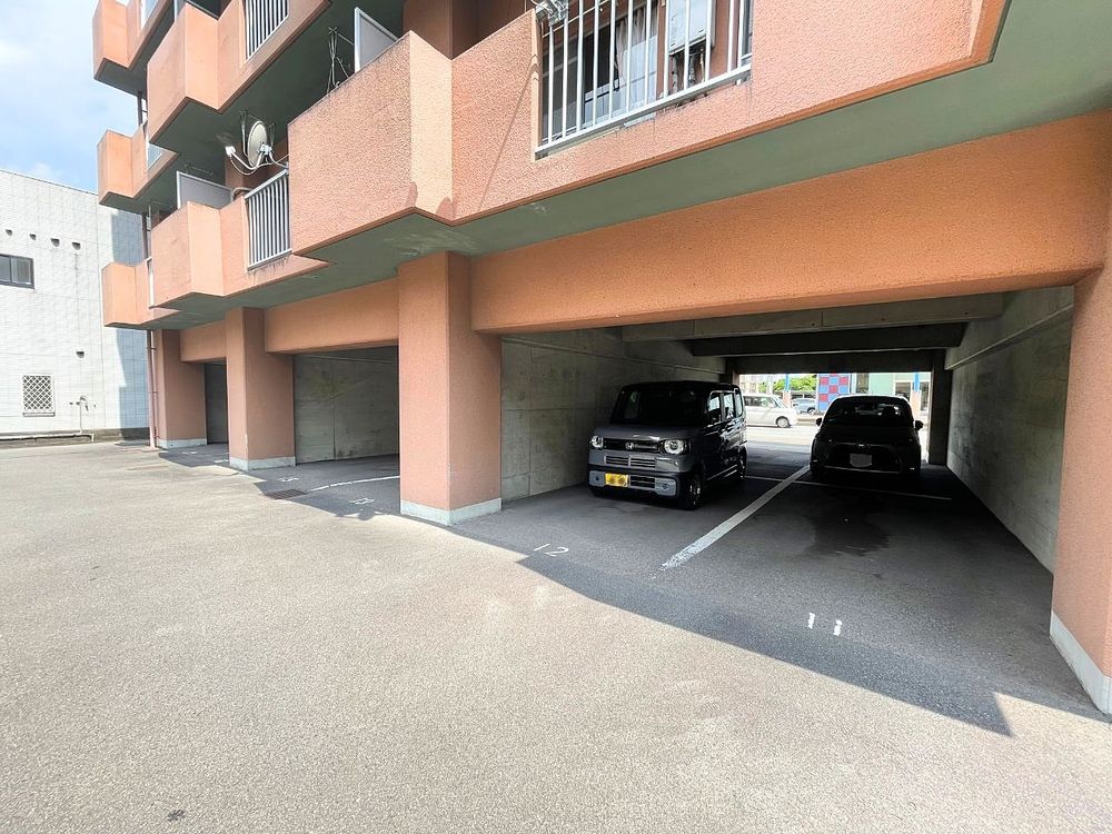 屋根付き駐車場