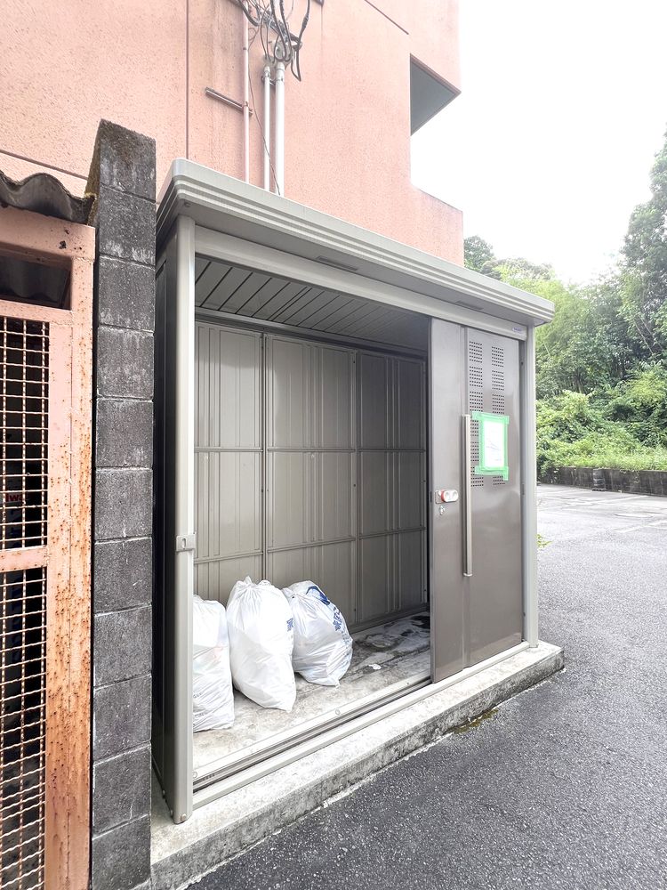 四万十市指定のゴミ袋に入れて出してください。