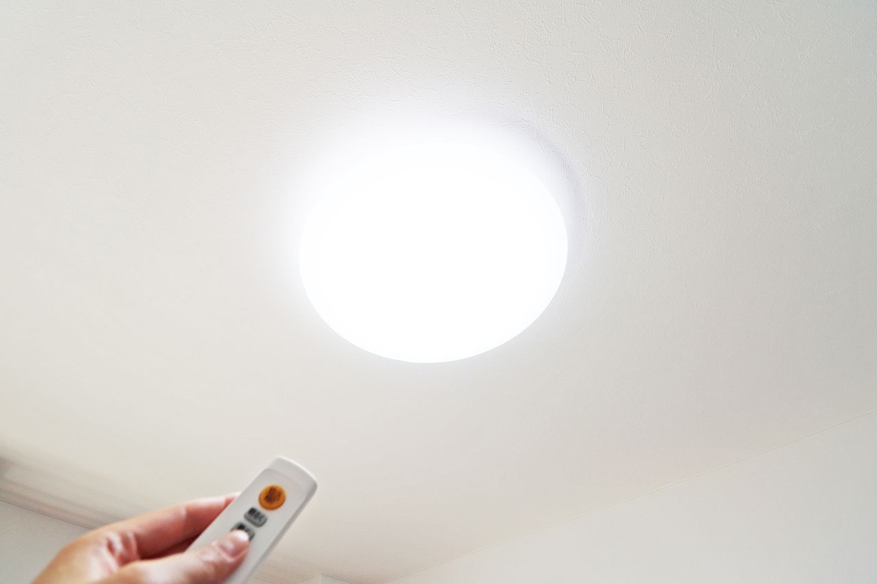 照明はLEDです。耐用年数に優れており、スイッチを入れるとパッと照らしてくれます。