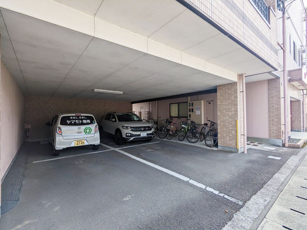 屋根付き駐車場