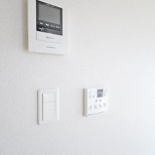 カラーモニターホン LDKから来訪者を確認できます。録画機能もついているので、留守中に誰が来たかも確認できますね。