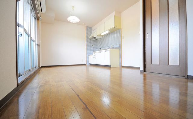 LDK 広々LDK!ダイニングテーブル置いて、食卓を囲むのもいいですね!