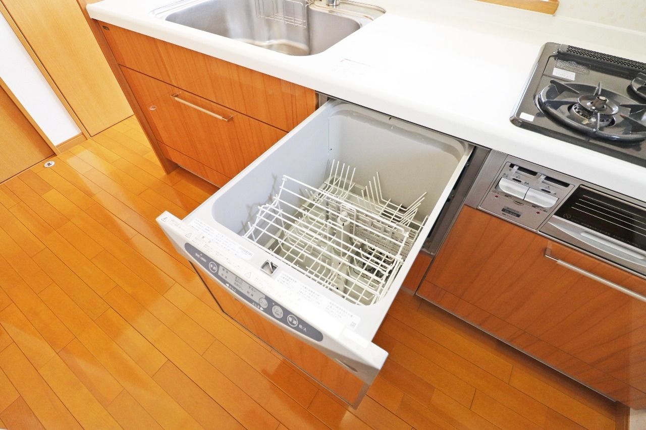 キッチンには食洗機が完備されています。毎日の大量の洗い物もこれがあれば時短でラクラク。
