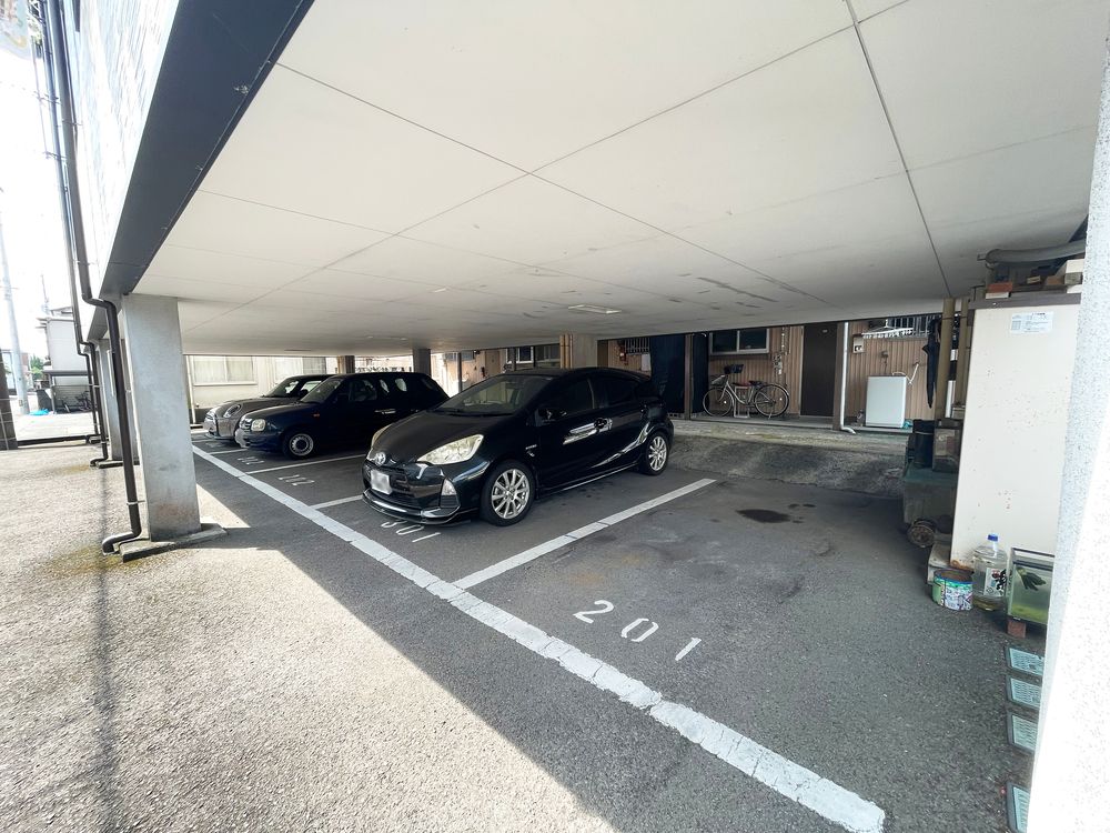 屋根付き駐車場