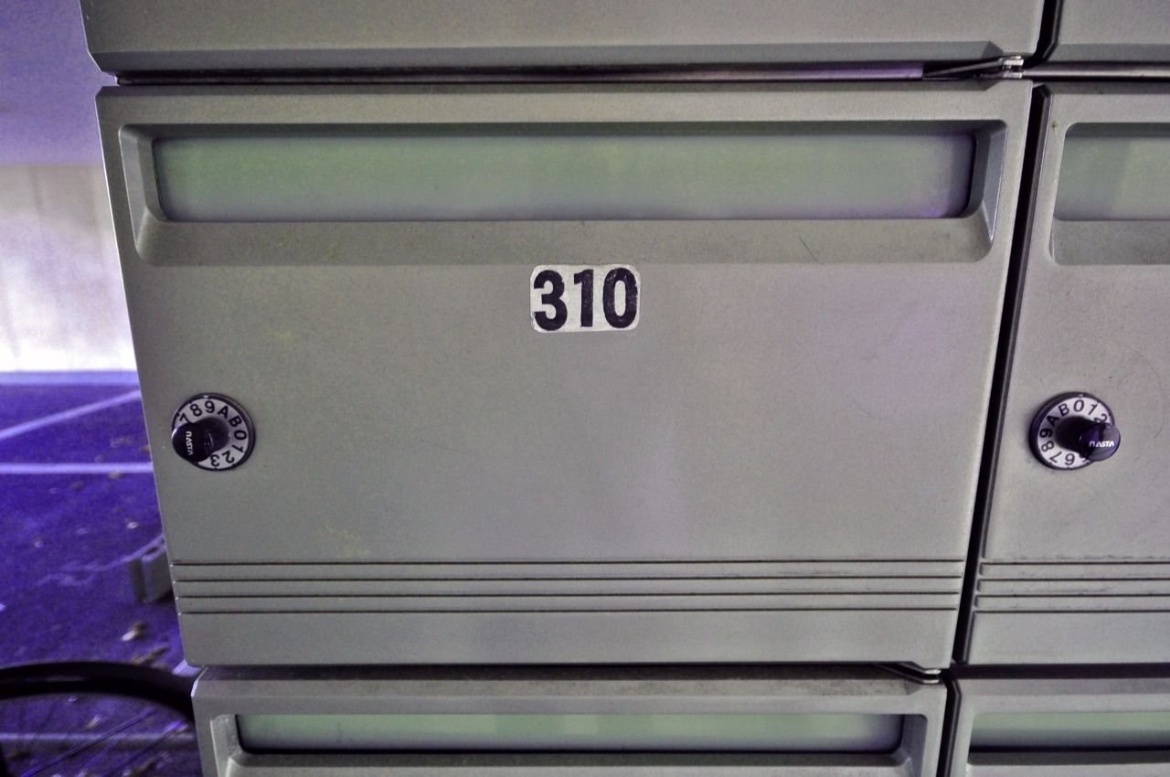 集合ポストはダイヤル錠付きで、大事な郵便物を守ってくれます。