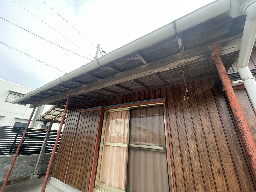 屋根付きの物干しスペース