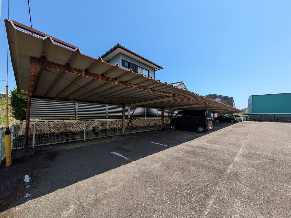 屋根付き駐車場