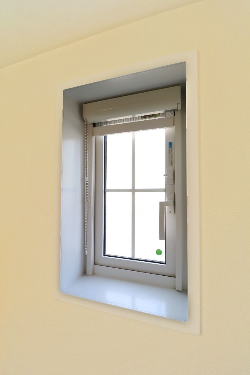 浴室換気乾燥機だけでも換気能力は十分ですが、さらに浴室窓もあります。換気に加えて光も取り込める一石二鳥の設備です。