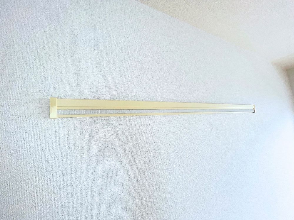 ハンガーレール