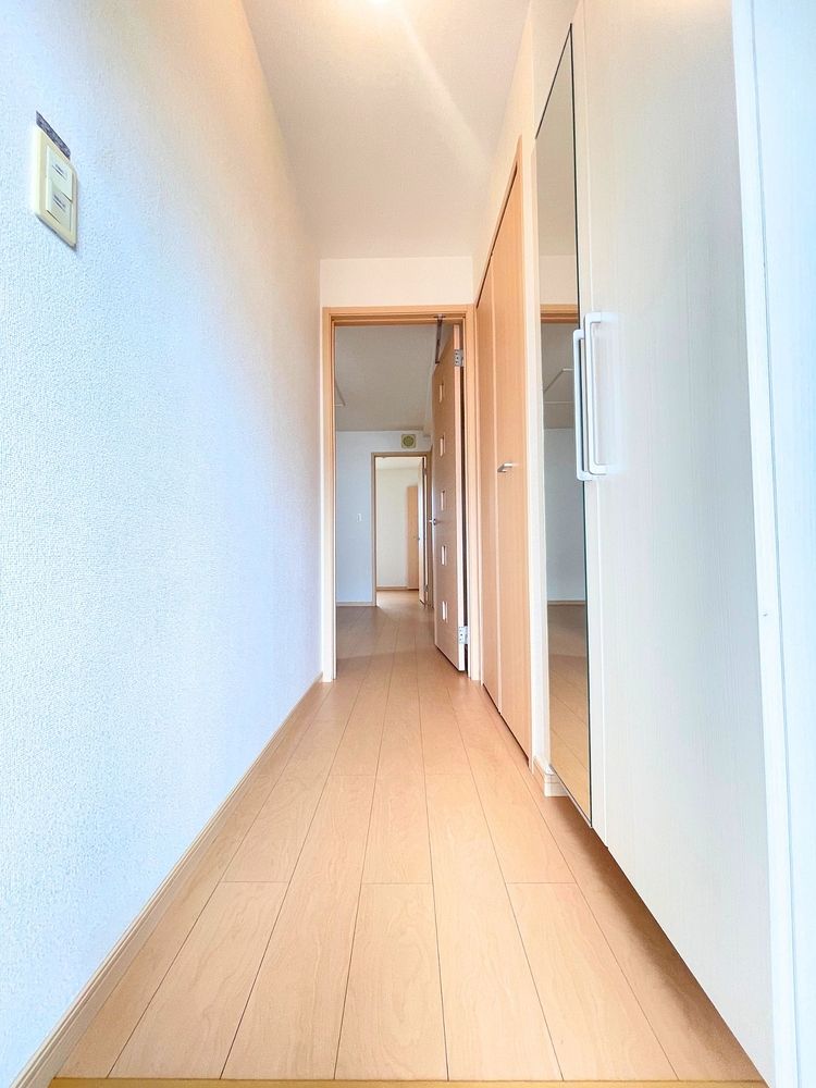 玄関から見た室内