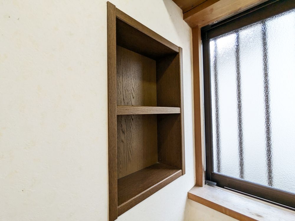 トイレの備え付けの棚