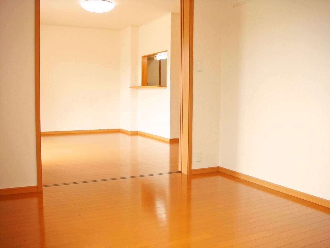 南側洋室から見たLDK