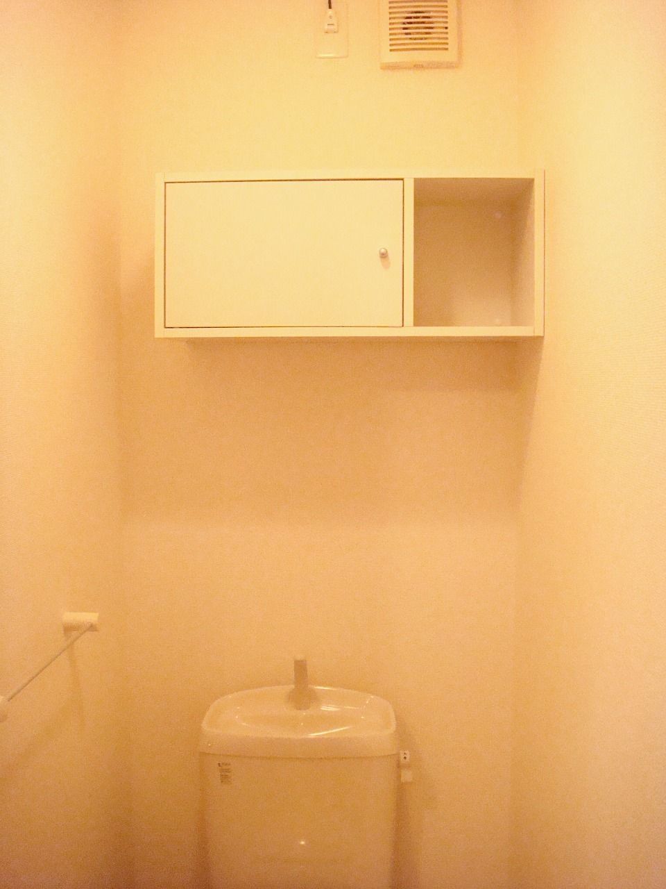 トイレにある備え付けの棚