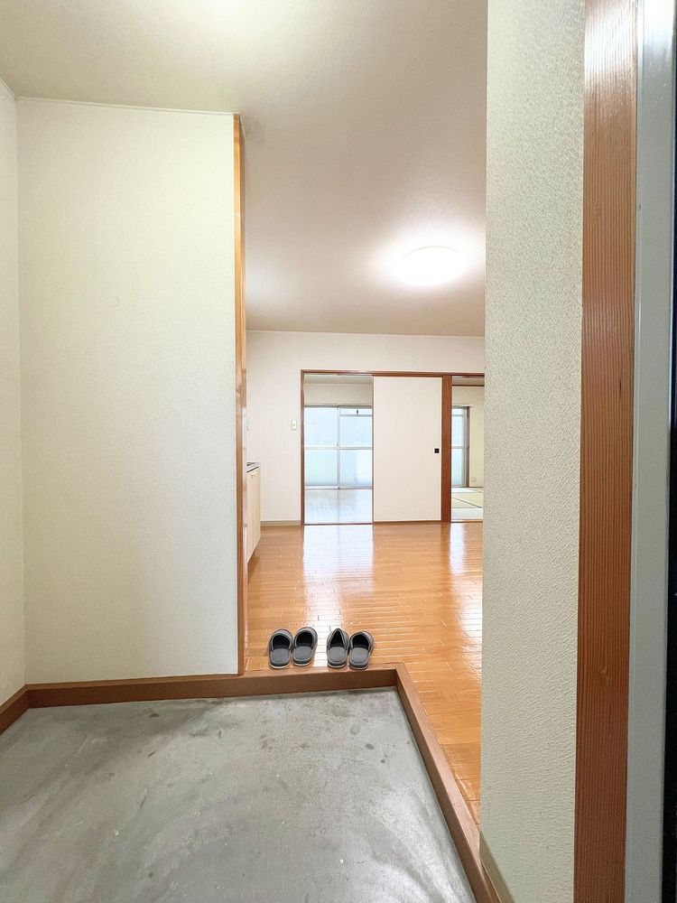 玄関から見た室内