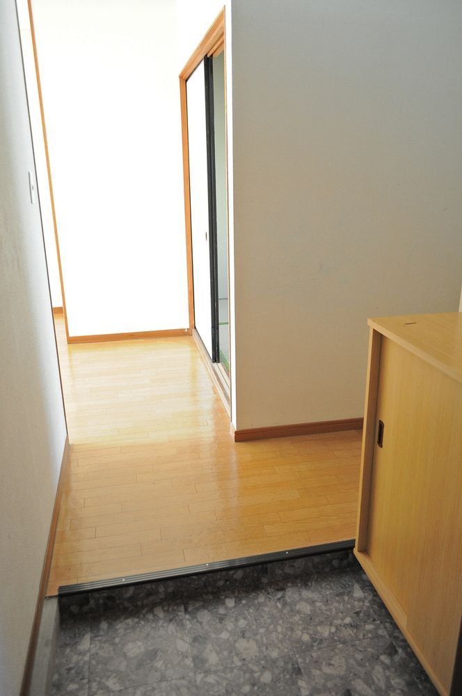 玄関から見た室内