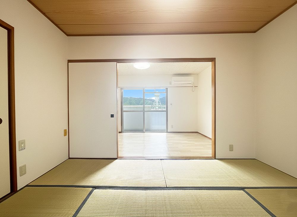 和室から見た洋室