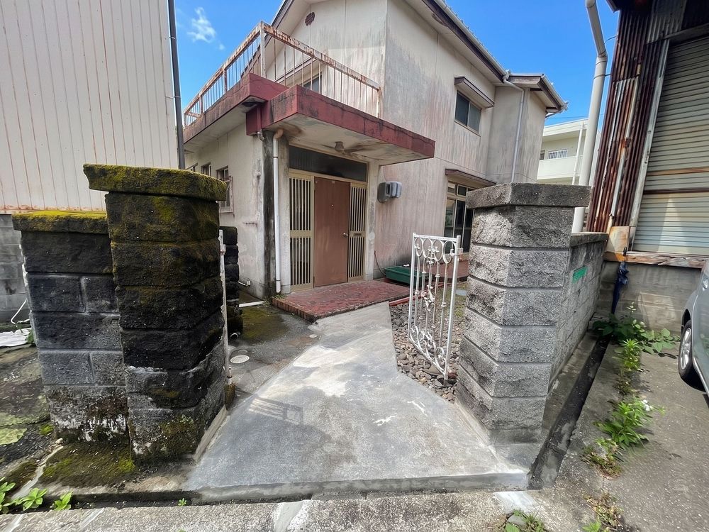 建物内へ